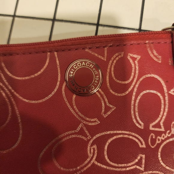Vintage Coach Poppy wristlet featuring a silver signature monogram pattern - Picture 9 of 10